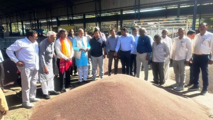 Farmers should not face any problem in selling their crops Laxman