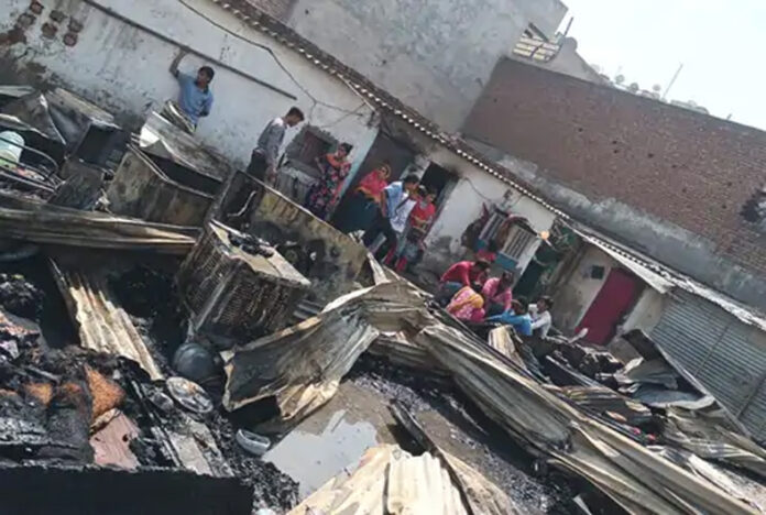 Gurugram News: गुरुग्राम में सिलेंडर के फटने से घरों में लगी आग