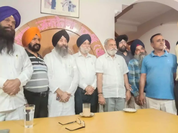 Former Union Minister Vinod Sharma reached his residence in Model Town, Ambala City and met his supporters.