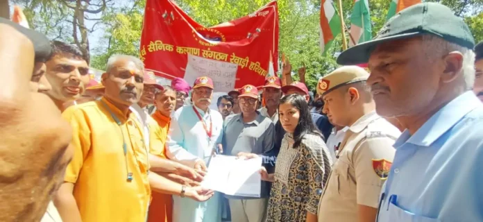 Former soldiers took to the streets to protest against the terrorist attack in Pahalgam