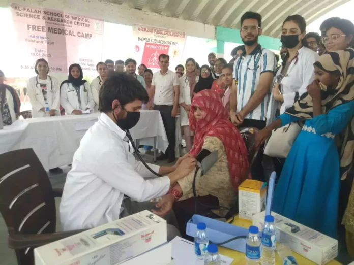 Faridabad News : 200 छात्र व अभिभावकों के स्वास्थ्य की हुई जांच