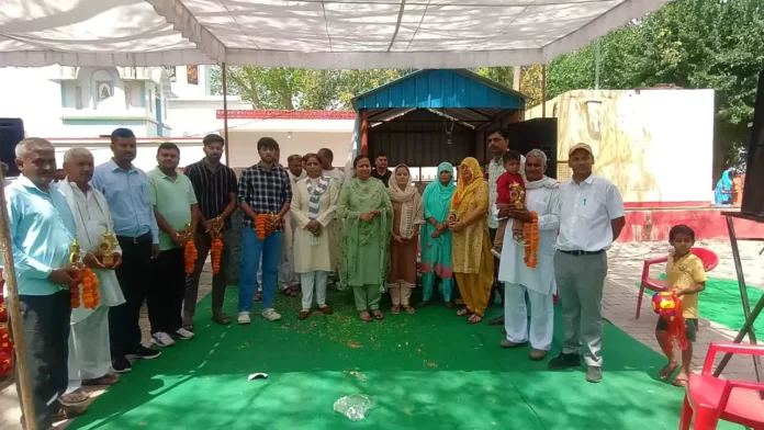 In Haluheda, the youth who got jobs without any expenses were honored