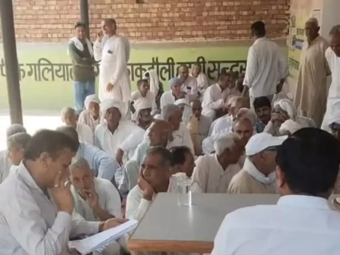 In the presence of DRO and Tehsildar, the villagers resolved to complete the work with mutual brotherhood