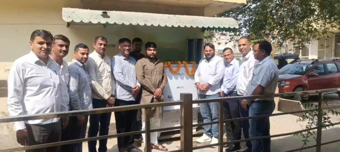Bhiwani News : सार्वजनिक स्थानों पर वॉटर कूलर लगवाना समाज के प्रति जिम्मेवारी का है निर्वहन : भवानी प्रताप