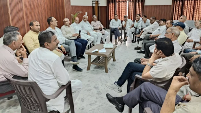Kurukshetra News : बाबैन की पूरानी अनाजमंडी स्थित हनुमान मंदिर में भगवान परशुराम जन्मोत्सव मनाने का लिया निर्णय