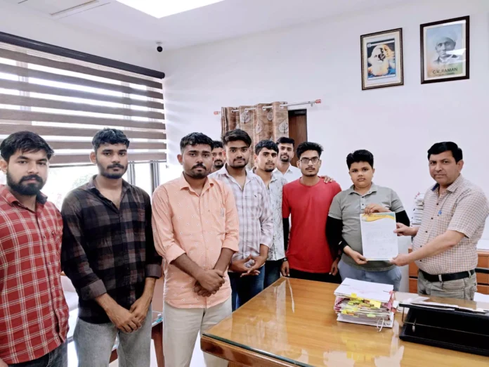 Jind News : किसान छात्र एकता संगठन ने वीसी कार्यालय में सौंपा ज्ञापन