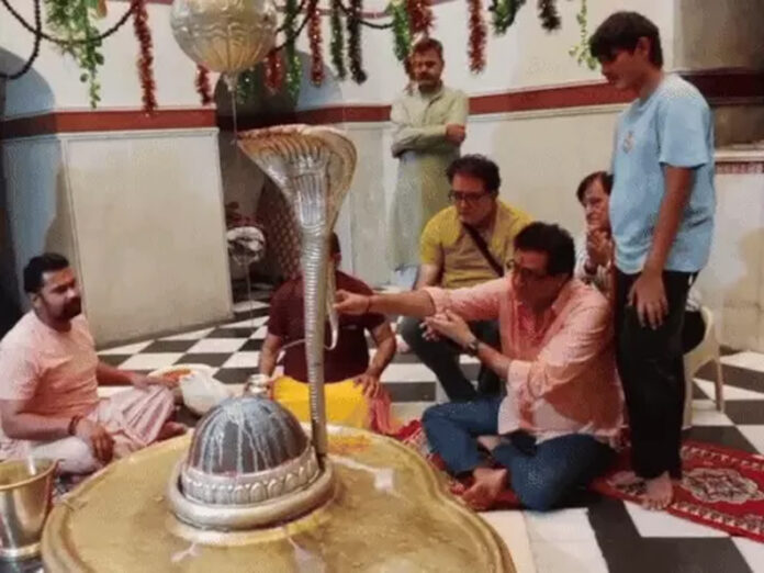 Kurukshetra News: बॉलीवुड अभिनेता मनोज कुमार के बेटों ने कुरुक्षेत्र में किया पिंडदान