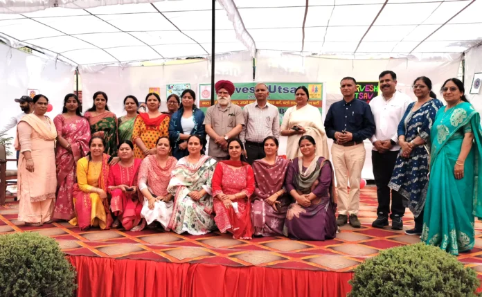 प्रवेश उत्सव में मेधावी विद्यार्थियों को मेयर सुमन बहमनी ने किया सम्मानित