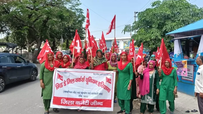Mid day meal workers demonstrated for their demands
