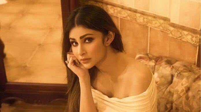 Mouni Roy के कमरे में घुसने की कोशिश! एक्ट्रेस ने किया चौंकाने वाला खुलासा, बोलीं– "हम डर से...