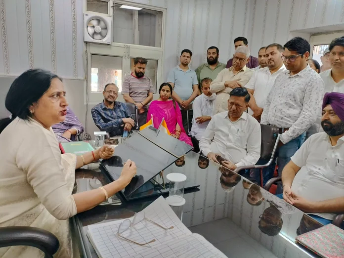 जनता संबंधित कार्यों में कोई भी कोताही नहीं होगी बर्दाश्त - महापौर सुमन बहमनी