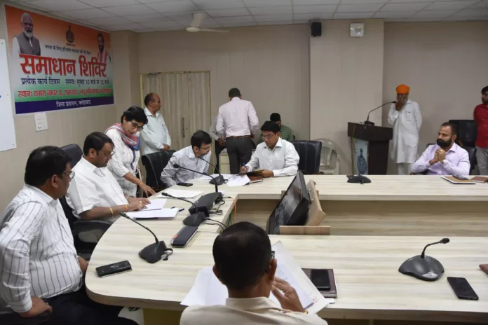 Fatehabad News : समाधान शिविर में अधिकारियों ने सुनी नागरिकों की शिकायतें, प्राप्त हुई 16 शिकायतें