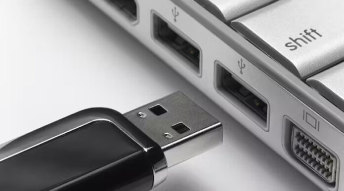 First Pen Drive: जानिए किसने बनाई दूनिया की पहली पेन ड्राइव