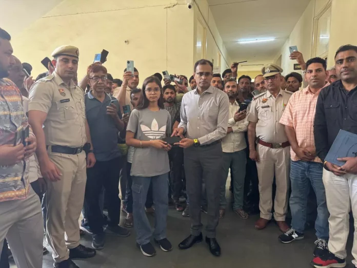 Faridabad News : गुम हुए मोबाइल पाकर खुश हुए लोग