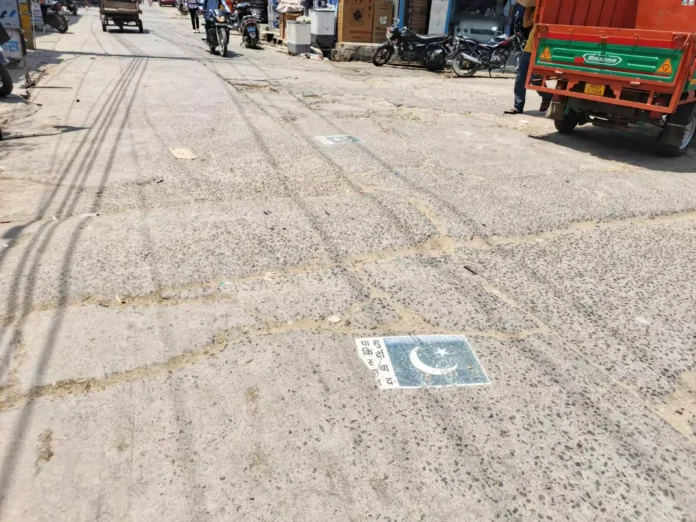 Jind News : जुलाना के बाजार में सड़क पर लगाए गए पाकिस्तान मुर्दाबाद के पोस्टर