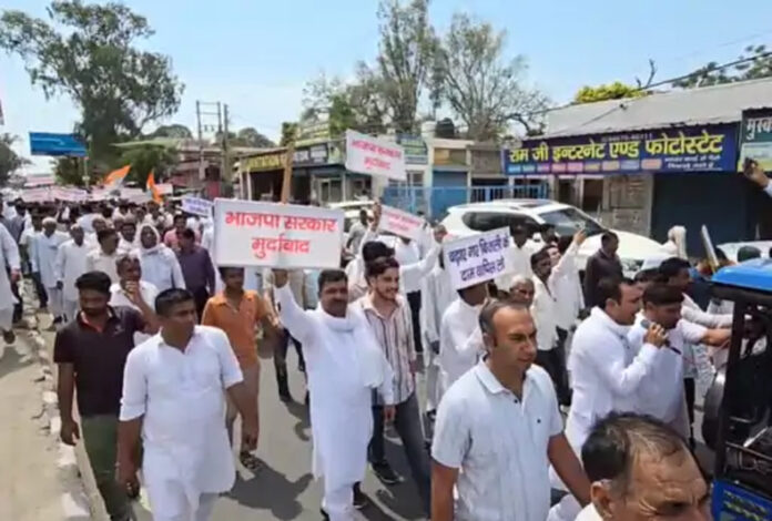 Kaithal News: बिजली की दरें बढ़ाने के विरोध में कैथल विधायक आदित्य सुरजेवाला ने किया प्रदर्शन