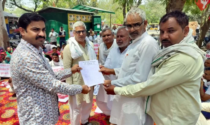 Jind News : बढ़ती महंगाई के विरोध में लघु सचिवालय पर किया प्रदर्शन