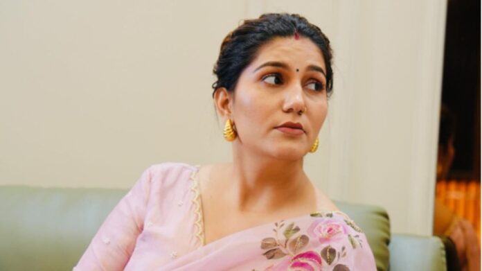 Sapna Choudhary Dance: स्टेज पर आग लगा गई सपना चौधरी! ठाड़ा भरतार’ गाने पर ऐसा डांस पहले नहीं देखा होगा 