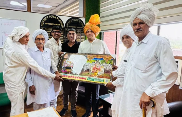 Sarpanches of Farrukhnagar block honoured DTPE, openly praised the action taken against illegal colonies