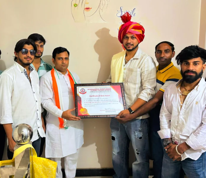 Bhiwani News : हरियाणवी संस्कृति को बढ़ावा देने के लिए सर्व श्रेष्ठ हरयाणवी कलाकार अवॉर्ड से सम्मानित हुए सत्यम