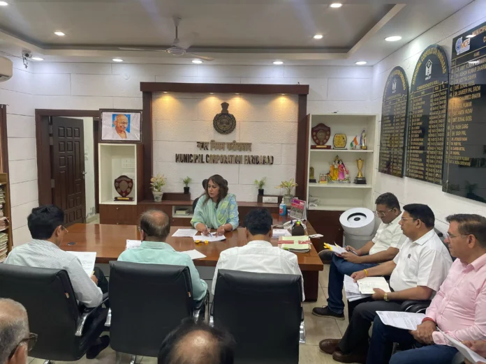 Faridabad News : लाल डोरा सर्टिफिकेट के कार्य में लाएं तेजी, प्रॉपर्टी टैक्स रिकवरी पर रहे गंभीर : ए मोना श्रीनिवास