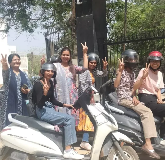 Faridabad News : दुपहिया वाहन पर आवागमन करने वाले विद्यार्थियों करें हेलमेट का प्रयोग