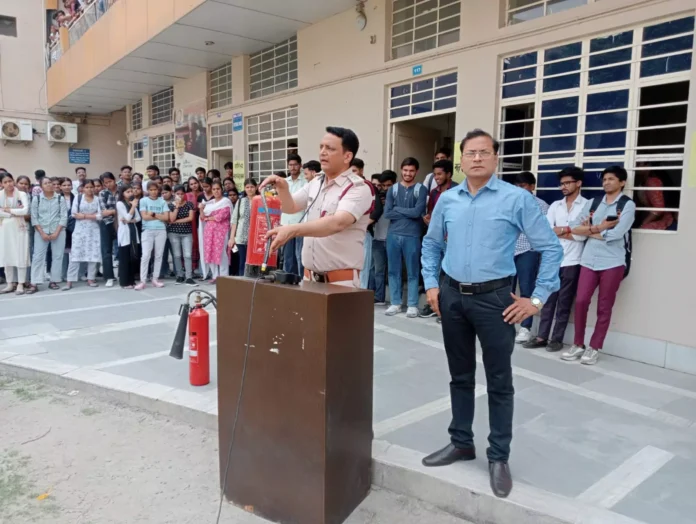Faridabad News : अग्रवाल कॉलेज बल्लभगढ़ में अग्नि जागरूकता प्रशिक्षण शिविर का सफल आयोजन