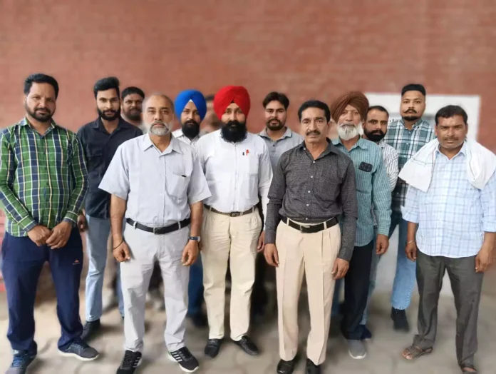 The Municipal Corporation is ignoring the demands. On 16th April, the employees will protest with placards carrying their demands in their hands.