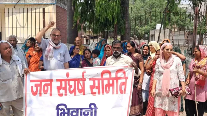 Bhiwani News : लेबर कालोनी में पीने के पानी के अभाव में मचा हाहाकार