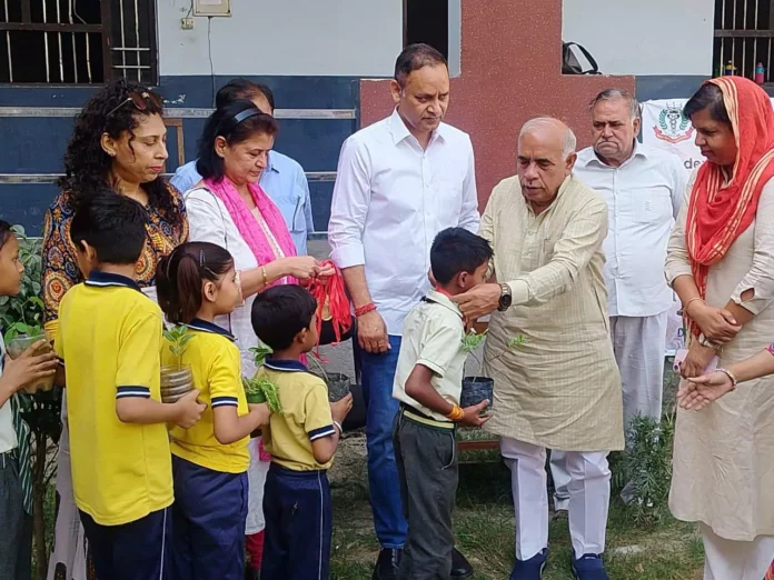 Faridabad News : आंखों के स्वास्थ्य की रक्षा के लिए मोबाइल का करें कम से कम प्रयोग : डॉ. अनु गुलियानी