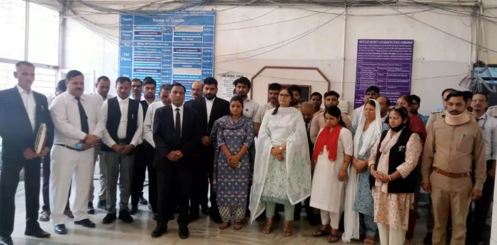 Faridabad News : जिला न्यायालय परिसर फरीदाबाद में आतंकवादी हमले में मारे गए निर्दोष नागरिकों को दी श्रद्धांजलि