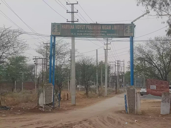 Unannounced power cuts, people troubled by severe heat, cotton sowing affected