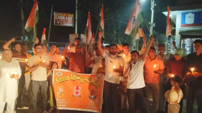 Vishwa Hindu Parishad paid tribute to the Pahalgam martyrs by taking out a candle march