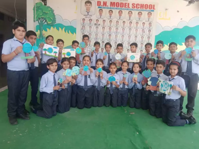 Jind News : डीएन मॉडल स्कूल में विश्व पृथ्वी दिवस मनाया