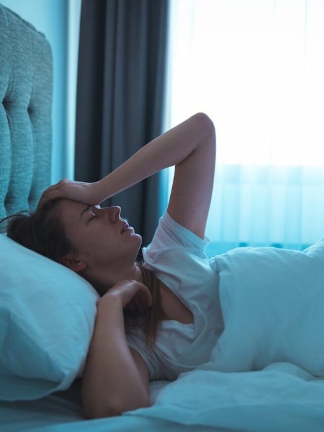 Interrupted Sleep: रात में बार-बार नींद खुलती है? इन बीमारियों का संकेत हो सकता है ये परेशानी