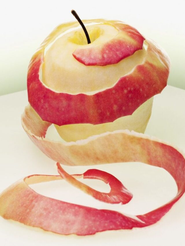 Apple Peel Uses: फेंको मत! सेब के छिलकों से करें ये 5 जादुई काम