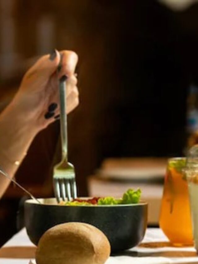 Breakfast Tips: ब्रेकफास्ट में भूलकर भी न खाएं ये चीजें, नहीं तो...