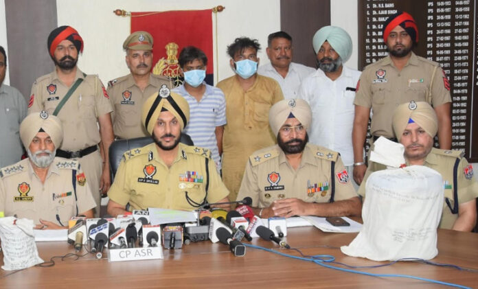 Amritsar Crime News : 10.2 किलोग्राम हेरोइन सहित 3 तस्कर पकड़े