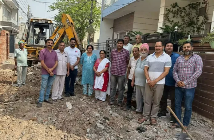 2 year old demand of residents of Gurjeevan Vihar was fulfilled, stalled development work in the colony started