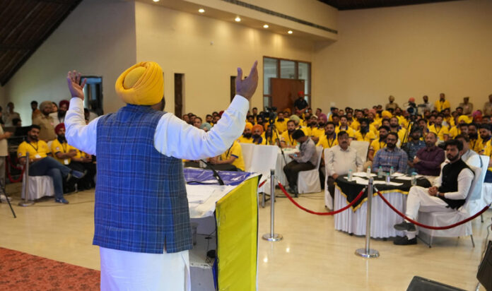 Punjab CM News : युवा पीड़ित नहीं योद्धा बनें : भगवंत मान