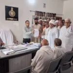Advocates and farmers' organization reached the subdivision office demanding a law officer, SDM assured of early deployment