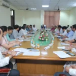 Faridabad News : शैक्षणिक गुणवत्ता, नवाचार और सहभागिता को बढ़ावा देने के लिए मिलकर काम करें संबद्ध कॉलेज : कुलपति प्रो. तोमर