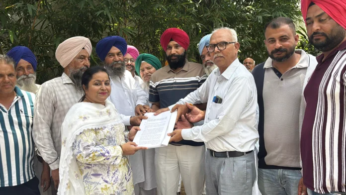 Ambala News Representatives of 9 villages reached to meet the Mayor after not getting the benefit of joining Ambala Municipal Corporation, want Panchayati Raj again