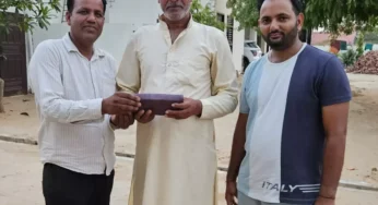 Bhiwani News : बलबीर सिंह ने जरूरी कागजात और 22 हजार नकदी सहित पर्स लौटाकर कर दिया ईमानदारी का परिचय