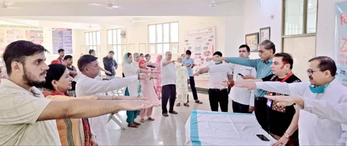 Jind News : धुम्रपान से होने वाले दुष्प्रभावों के प्रति रहें जागरूक : डॉ. भोला