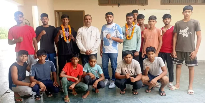 Bhim Stadium boxer Luv Singh hit the golden target, two boxers from Bhim Stadium won gold and silver medals in the 68th School National Championship