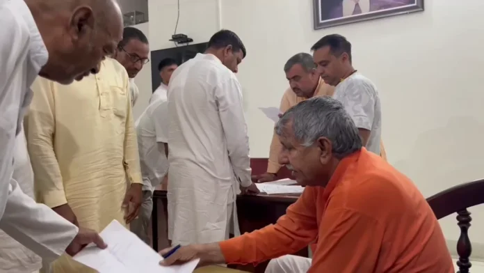 Bhiwani News : भिवानी-महेंद्रगढ़ सांसद चौधरी धर्मबीर सिंह ने दी मनोहरलाल को जन्मदिन की बधाई