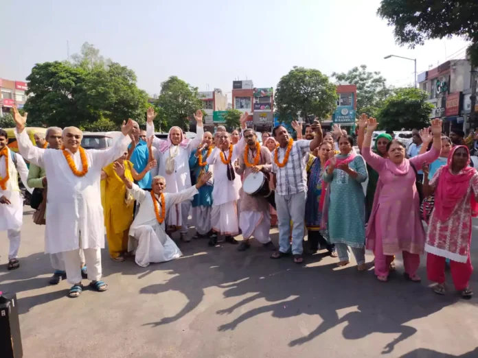 By chanting the Hare Krishna Mahamantra, Sakshi Gopal Das crossed the Bhavasagar (the worldly ocean)