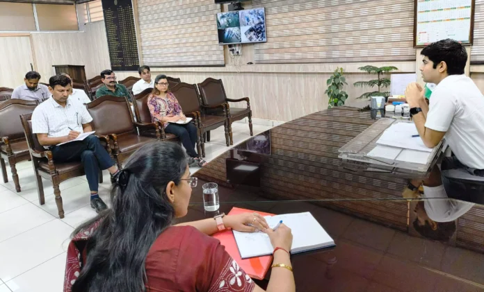 Challans will be issued to those who throw garbage here and there DC