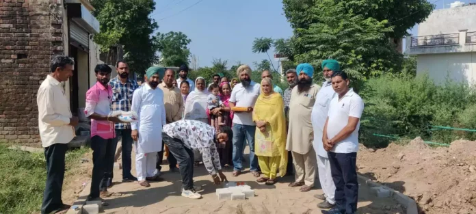 Construction work of Firni started in village Sundaran, entire Panchayat and villagers participated under the leadership of MLA Sardar Kuljit Singh Randhawa